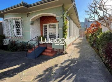 Casa · 160m² · 3 Quartos · 4 Vagas · Casa com pátio com 3 dormitórios, 2 banheiros e 4 vagas.