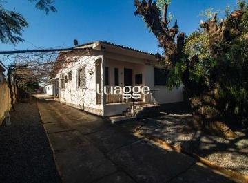 .jpg+2025-03-04 · Casa em Porto Alegre, no bairro Vila Nova, com 6 dormitório(s), e 6 banheiros, à