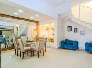 Casa · 239m² · 5 Quartos · 2 Vagas · Casa de 3 dormitórios à venda em Santa Tereza, Porto Alegre.