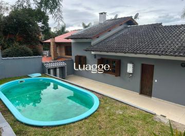 Casa · 156m² · 3 Quartos · 2 Vagas · Casa com 3 Quartos, Suíte, Piscina e Lareira no Condomínio Cantegril Fase 4 em V