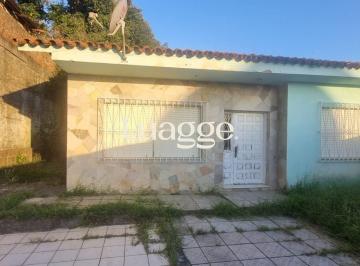 Terreno · 1m² · Ótimo terreno com casa em localização privilegiada no bairro.