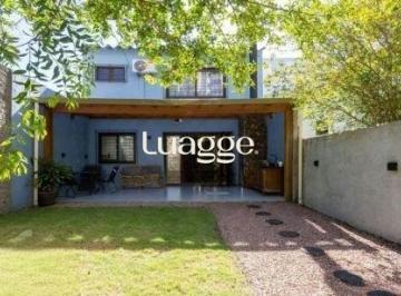 Casa · 168m² · 3 Quartos · 1 Vaga · Sobrado no Menino Deus de 3 dormitórios e vaga