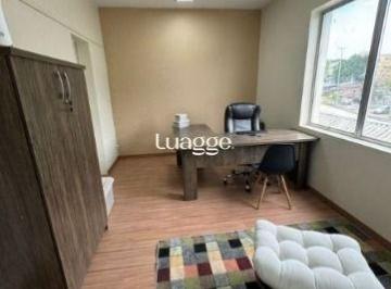 Comercial · 26m² · 1 Vaga · Sala comercial localizada, no coração do bairro Tristeza.
