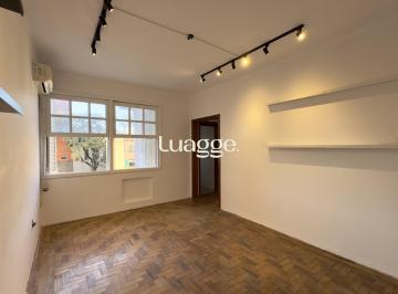 Living · Apartamento reformado de 68m², 2 dormitórios no bairro Praia de Belas