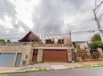 Casa · 166m² · 3 Quartos · 2 Vagas · Casa de 3 quartos, churrasqueira, terraço, 2 vagas no bairro Glória.