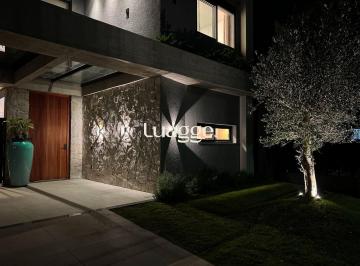 Casa · 214m² · 4 Quartos · 4 Vagas · Casa à venda - na Zona Nova