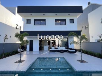 Casa · 220m² · 3 Quartos · 4 Vagas · Casa em condomínio fechado