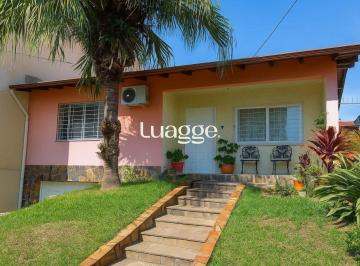 Casa · 150m² · 3 Quartos · 2 Vagas · Casa de 3 Quartos e 2 Vagas de garagem em Cachoeirinha.