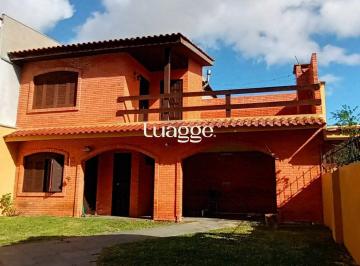 Casa · 250m² · 3 Quartos · 2 Vagas · Casa com 3 quartos, 3 banheiros, churrasqueira no bairro Jardim São Pedro.
