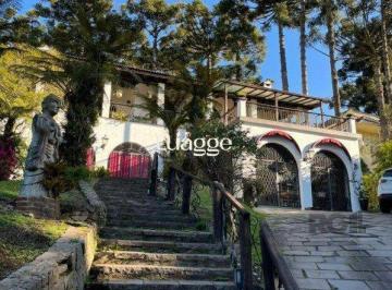 Casa · 397m² · 5 Quartos · 🏡 MARAVILHOSA CASA EM GRAMADO – PRÓXIMA AO LAGO NEGRO