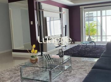 Casa · 205m² · 3 Quartos · 3 Vagas · Casa térrea com 3 dormitórios, suíte e 3 vagas.