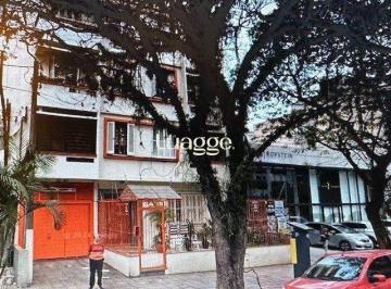 Apartamento · 12m² · Box de Garagem para Comprar , prédio com portão automatizado e elevador.