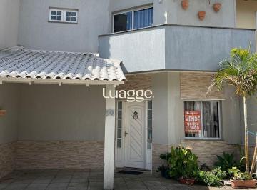 Casa · 140m² · 3 Quartos · 2 Vagas · Casa 3 Quartos, com piscina e 2 vagas no Passo das Pedras