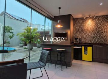 Casa · 218m² · 3 Quartos · 2 Vagas · Casa de 3 dormitórios e 2 vagas de garagem coberta Canoas.
