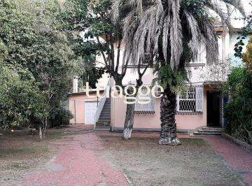 Casa · 200m² · 6 Quartos · 6 Vagas · CASA EM 2 TERRENOS NO BAIRRO MEDIANEIRA
