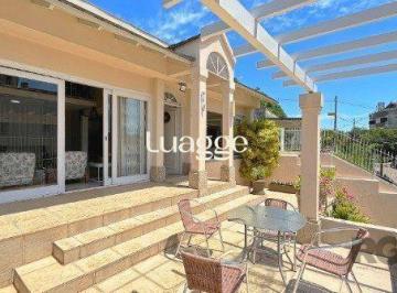 Casa · 360m² · 5 Quartos · 2 Vagas · MAGNÍFICA CASA EM LOCALIZAÇÃO PRIVILEGIADA - TRANQUILIDADE E CONFORTO