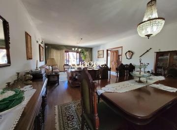Casa · 390m² · 4 Quartos · 4 Vagas · Casa térrea com 04 quartos e com 04 vagas de garagem