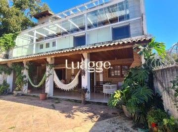 Casa · 145m² · 4 Quartos · 2 Vagas · Casa com 4 dormitórios, 2 vagas e 300m² á venda