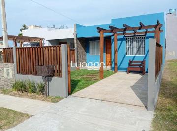 Casa · 65m² · 2 Quartos · 2 Vagas · Casa com 2 quartos, vaga de garagem e com pátio Jardim Éden.