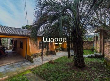 Casa · 180m² · 3 Quartos · Casa de 3 dormitórios no bairro Lomba do Pinheiro