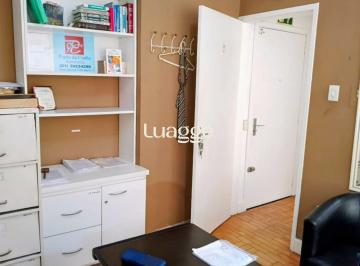Comercial · 28m² · 2 Quartos · Sala na Av. Vigário José Inácio