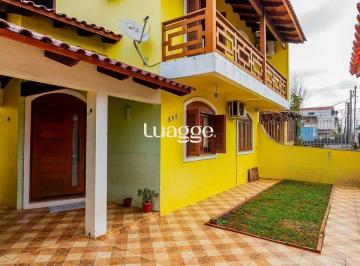 Casa · 210m² · 5 Quartos · 2 Vagas · Casa com 5 quartos, 2 vagas e pátio, no Bairro Sarandí