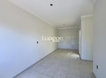 Living · Casa em condomínio com 2 dormitórios, vaga de garagem e churrasqueira na Olaria