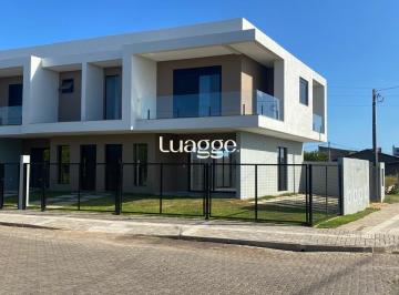 Casa · 100m² · 3 Quartos · 2 Vagas · Casa com 03 quartos, sendo 01 suíte na Praia da Cal