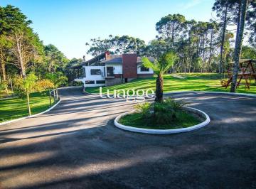 Casa · 235m² · 3 Quartos · 5 Vagas · Casa Alto Padrão localizada a 5 quilômetros do centro de Canela, em meio a natur