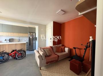 Sala de estar · 1 dormitório com móveis sob medida, vaga e infraestrutura no bairro Ecoville.