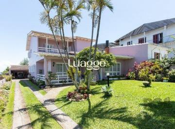 Casa · 284m² · 4 Quartos · 5 Vagas · Casa com 4 quartos, suíte, churrasqueira, lareira, garagem coberta e lindo jardi