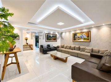 Casa · 350m² · 6 Quartos · 2 Vagas · Casa Reformada à Venda na QE 42 Guará II | 6 Quartos | 350 m² | Área Gourmet | Próxima ao ParkShoppi