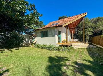 Casa · 2 Quartos · 3 Vagas · Para alugar casa estilo chalé mobiliado a 100 metros da Praia da Marina em Armação dos Búzios