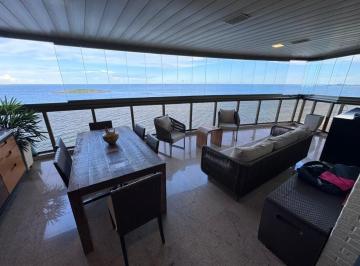 Apartamento · 190m² · 3 Quartos · 3 Vagas · Apartamento frente mar na Praia da Costa. 3 quartos, 1 suíte com closet, 3 vagas de garagem