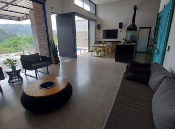 Casa · 231m² · 4 Quartos · 6 Vagas · Casa térrea com piscina, 04 dorm. sendo 03 suítes e lazer completo