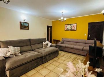 Casa · 320m² · 5 Quartos · 5 Vagas · Sobrado Espaçoso à Venda com 320m² – 04 dorm(01 suíete) e 01 casa no fundo