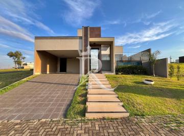 Casa · 3 Quartos · 4 Vagas · VENDO Belíssima Casa com Piscina e 3 Suítes em Cond. Fechado.