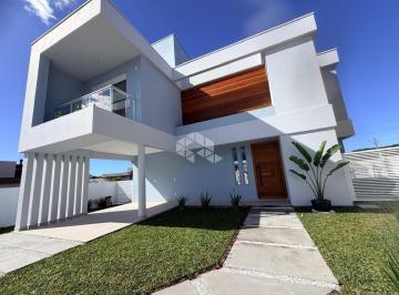 Casa · 226m² · 4 Quartos · 2 Vagas · Casa duplex com 4 suítes/dormitórios no bairro São João do Rio Vermelho, em Florianópolis - SC