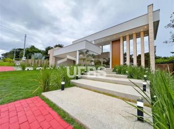 Casa · 386m² · 4 Quartos · 6 Vagas · Casa térrea no Residencial Villa Verde com 386,00m² de área construída em um terreno de 1.730,00m²