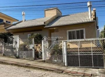Casa · 216m² · 3 Quartos · Casa mobiliada com piscina a 100 metros da Praia de Itaguaçu - Coqueiros, Florianópolis