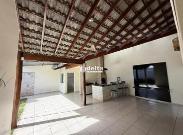 Casa · 360m² · 3 Quartos · 4 Vagas · Casa  disponível para locação no bairro Santa Mônica em Uberlândia-MG