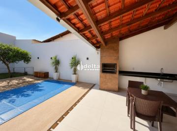 Casa · 300m² · 3 Quartos · 2 Vagas · Casa com 3 quartos disponível para venda no bairro Pampulha em Uberlândia-MG