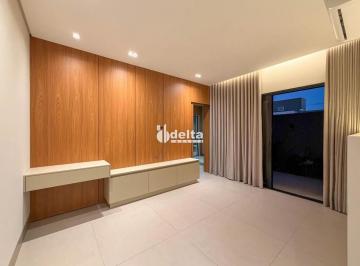Casa · 438m² · 3 Quartos · 2 Vagas · Casa com 3 quartos sendo suíte disponível para venda no bairro Jardim Sul em Uberlândia-MG