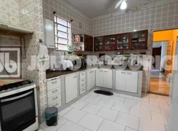 Casa · 277m² · 5 Quartos · 1 Vaga · excelente casa de frente, vaga, 5 quartos.