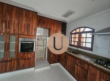 368c62e539d06f7d4d683e1ceeee75f10e38b902 · Casa Térrea 221 m² com Edícula Completa, 5 Vagas, Dormitórios Planejados em Madeira e Excelente Loca