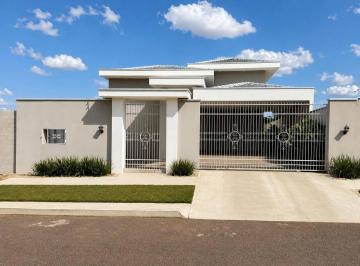 Casa · 165m² · 3 Quartos · 2 Vagas · Casa para Alugar na Região Central em Alta Floresta-MT