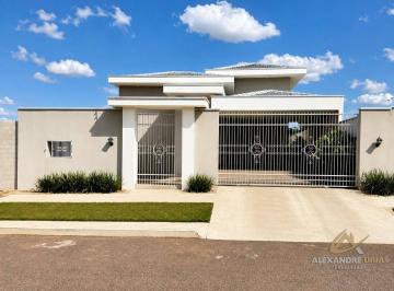 Casa · 165m² · 3 Quartos · 2 Vagas · Casa para Alugar na Região Central em Alta Floresta-MT