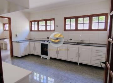 Casa · 240m² · 4 Quartos · 5 Vagas · Casa Térrea Totalmente Reformada para Locação no Condomínio Pinus Park