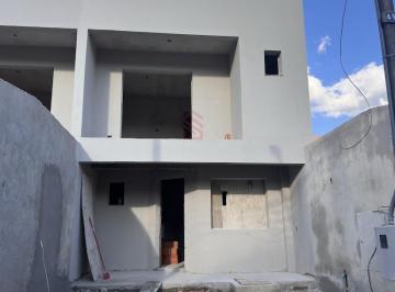 Casa · 105m² · 3 Quartos · 2 Vagas · Sobrado à Venda no Orleãns  em Curitiba-PR, 3 Quartos, 1 Suíte.