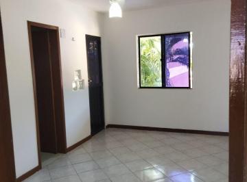 Casa de 2 quartos, Lauro de Freitas · Village de 75 m² com 2 suítes para aluguel em Buraquinho